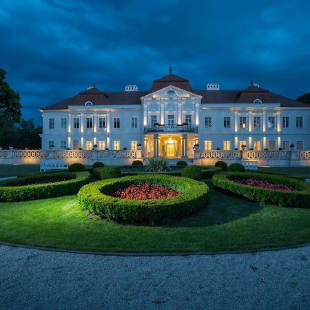 Art Hotel Kastiel Tomášov Bagian luar foto