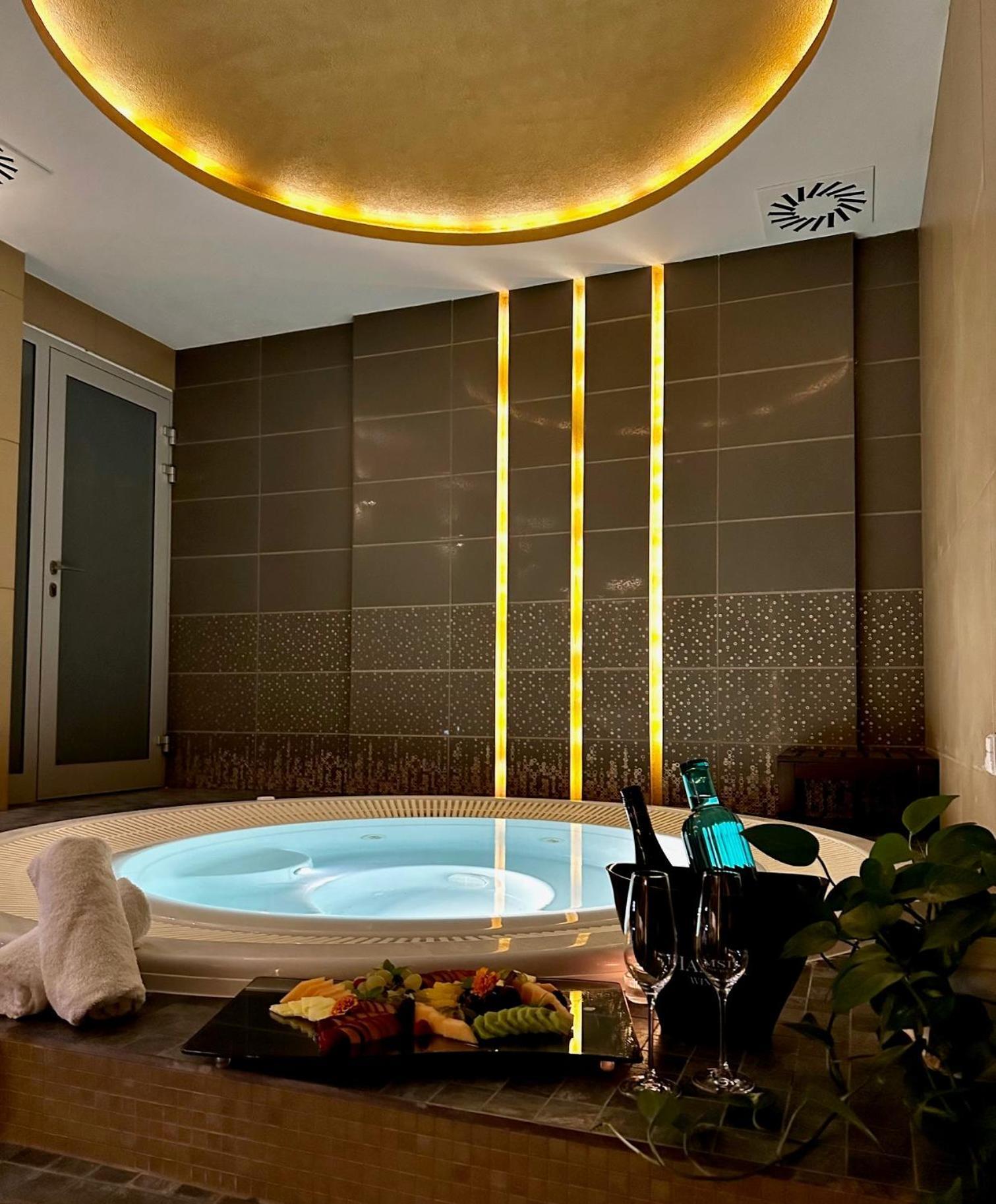 Art Hotel Kastiel Tomášov Bagian luar foto