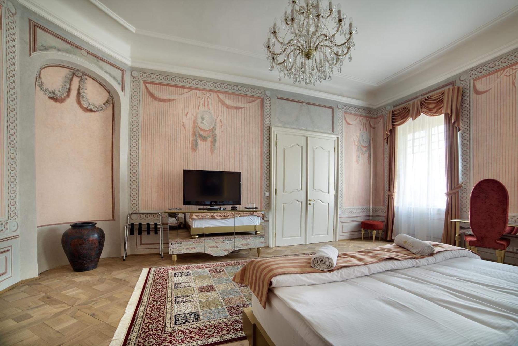 Art Hotel Kastiel Tomášov Ruang foto