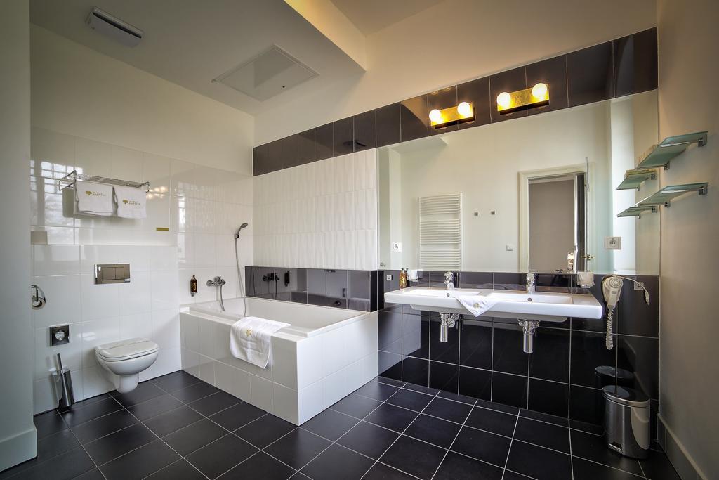Art Hotel Kastiel Tomášov Ruang foto