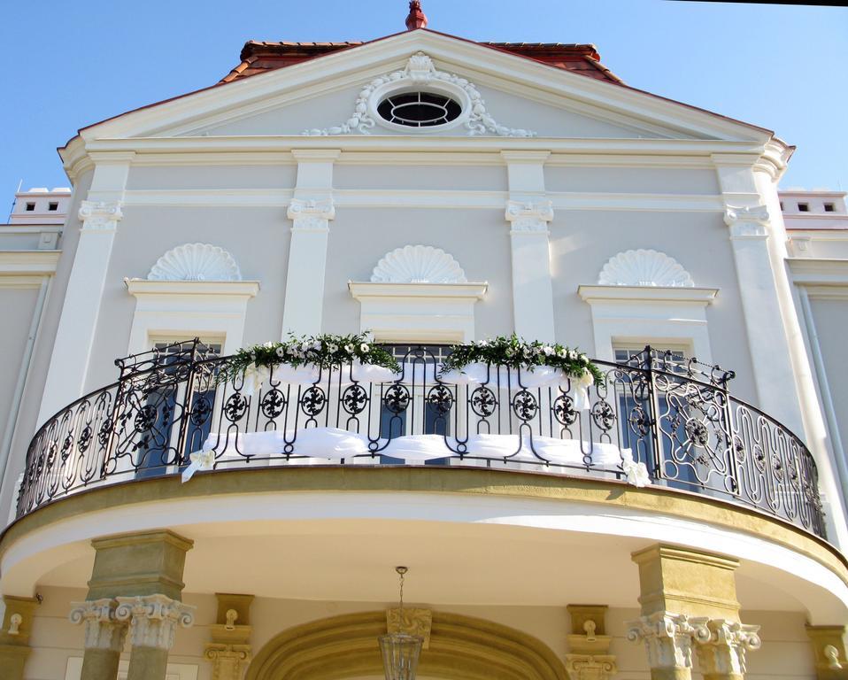 Art Hotel Kastiel Tomášov Bagian luar foto