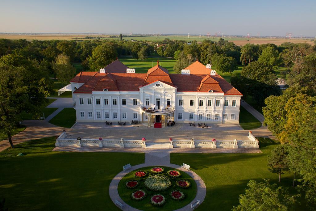 Art Hotel Kastiel Tomášov Bagian luar foto