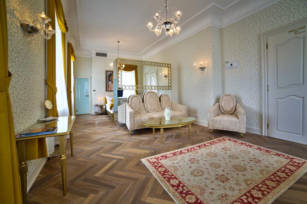 Art Hotel Kastiel Tomášov Bagian luar foto