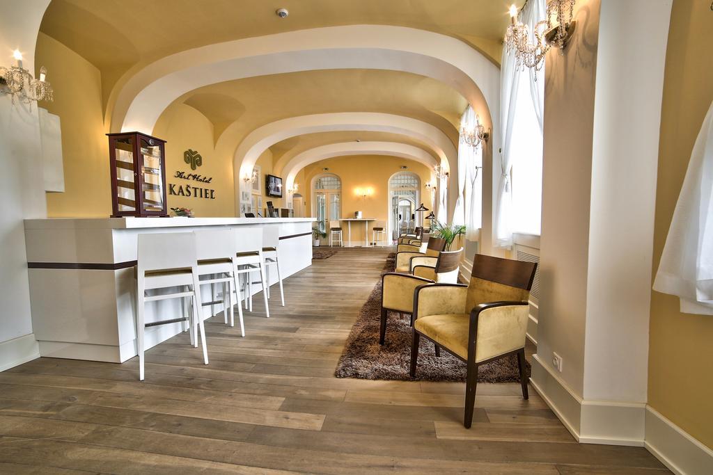 Art Hotel Kastiel Tomášov Bagian luar foto
