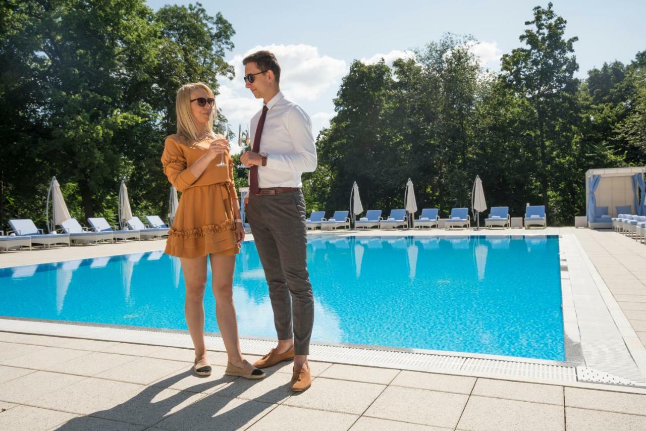 Art Hotel Kastiel Tomášov Bagian luar foto