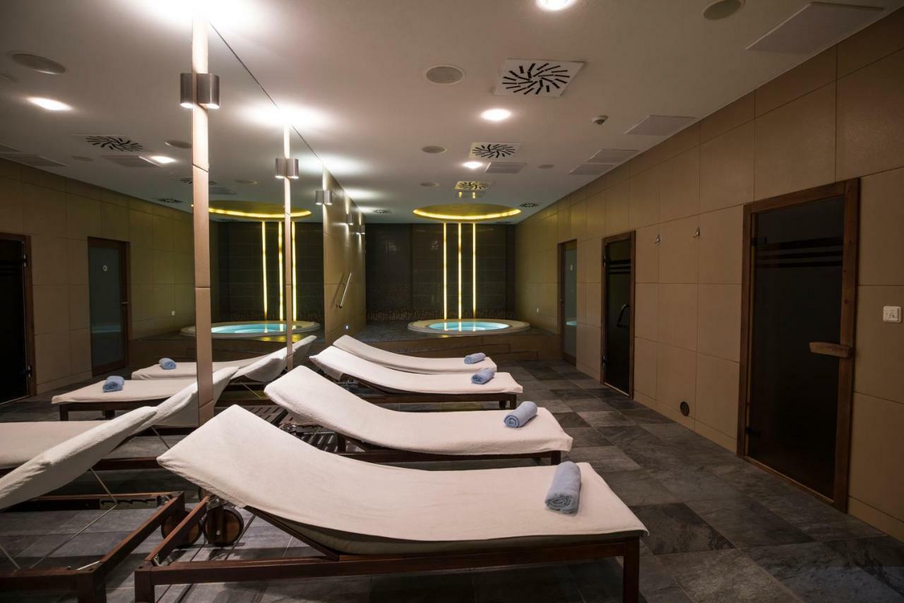 Art Hotel Kastiel Tomášov Bagian luar foto
