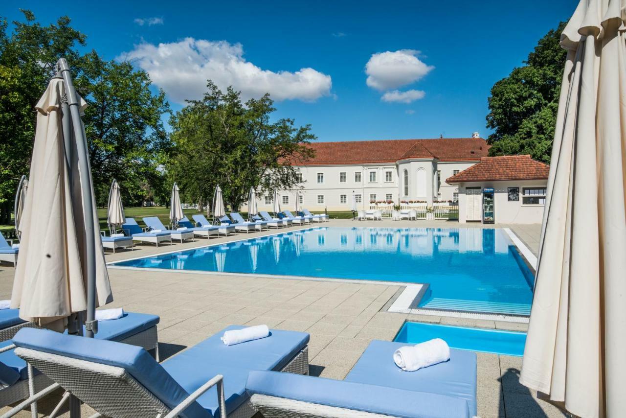 Art Hotel Kastiel Tomášov Bagian luar foto