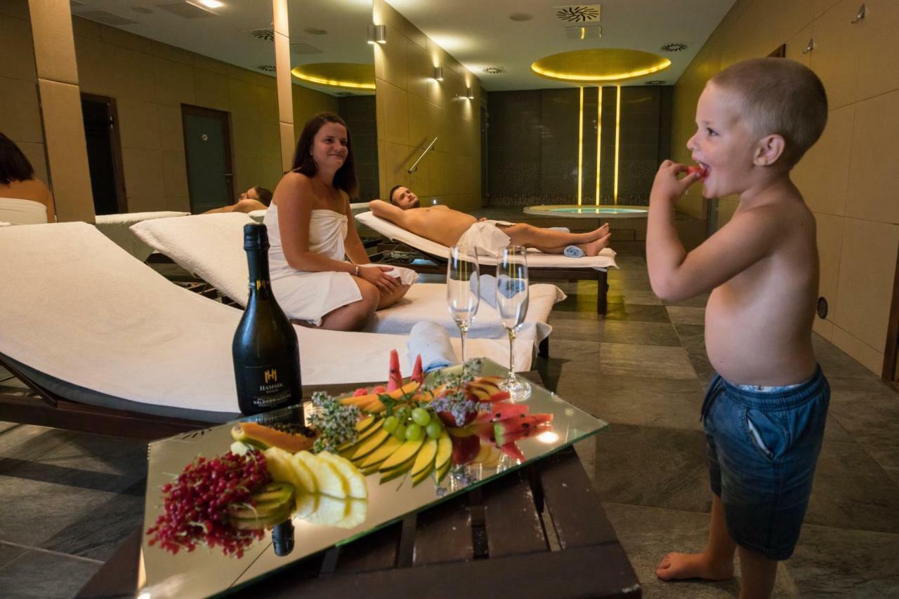 Art Hotel Kastiel Tomášov Bagian luar foto