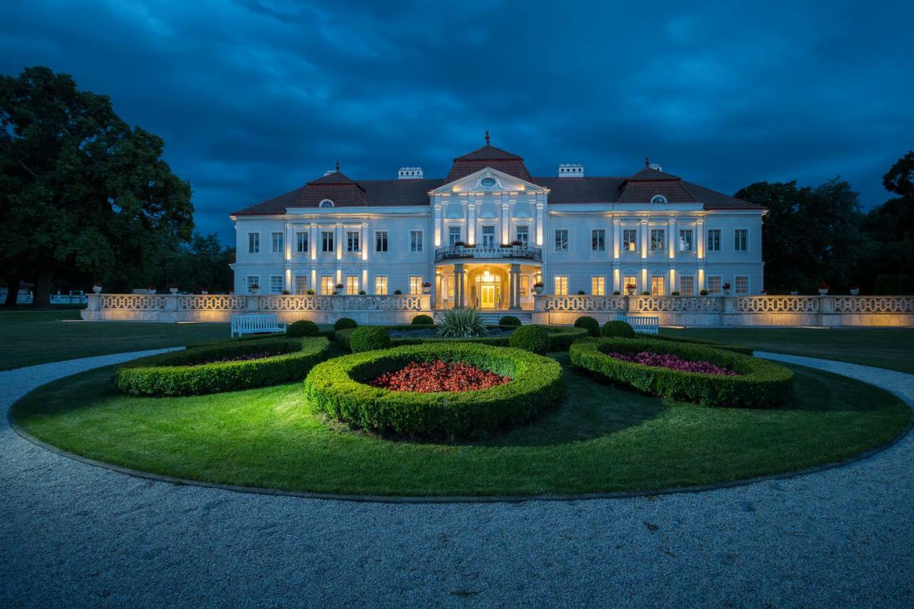 Art Hotel Kastiel Tomášov Bagian luar foto